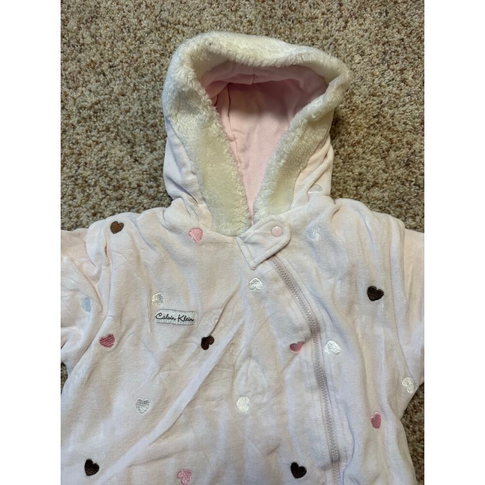 Calvin Klein Baby Girl Outerwear/Bunting size 3-6 mos, Pink, Fuzzy; Soft, Hearts - Picture 3 of 9